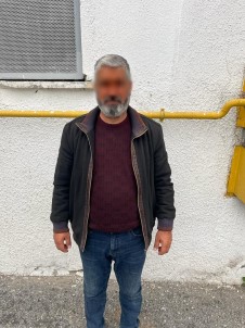 Kendisini Polis Ve Savci Olarak Tanitan Dolandirici Polisten Kaçamadi