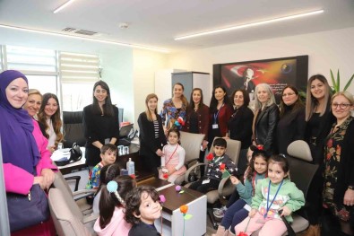 Kresli Miniklerden Kadin Personele '8 Mart' Sürprizi