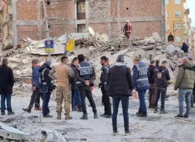 Malatya'da 5 katlı bina çöktü