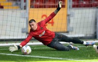 Muslera Takimla Birlikte Çalismalara Basladi