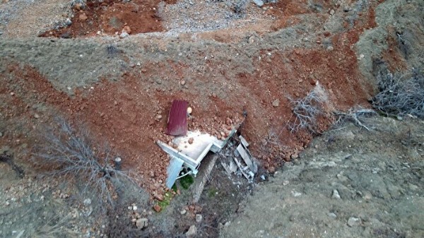 Depremde meydana gelen heyelanda evlerin toprak altında kaldığı mezra dron ile görüntülendi