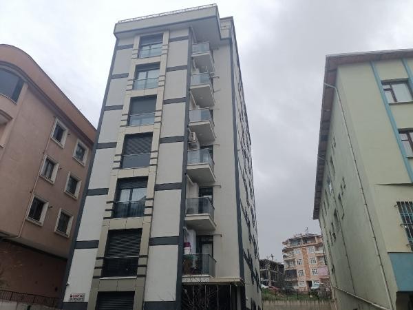 Pendik’te korkunç olay! Eşini bıçaklayıp öldürdü, 5’inci kattan atladı