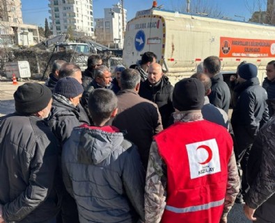 Bakanlıktan dev çalışma: Tüm yollar açıldı! 100 bine yakın yolcu, 965 vagon yardım malzemesi taşındı
