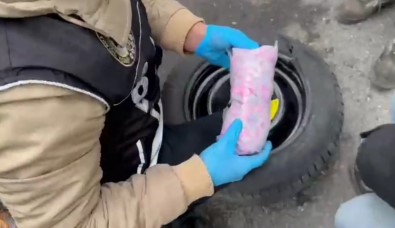 Izmir'de Otomobil Lastiginden Zehir Çikti