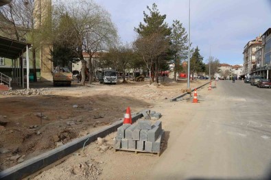 Karaman'da Park Yenileme Ve Bakim Çalismalari Basladi