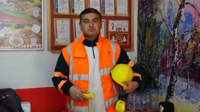 Yüzde 52 Duyma Engelli Olmasina Ragmen Enkazdan 7 Can Kurtardi