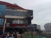 Ankara'da Korkutan AVM Yangini