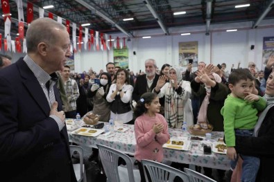 Cumhurbaskani Erdogan Elazig'da Depremzedelerle Iftarda Bulustu