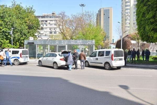 Adana'da kan donduran son: Sokakta yaşıyordu, durakta ölü bulundu!