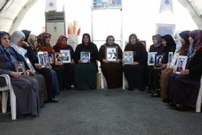 Diyarbakır'da evlat nöbetindeki anne: Oğlumu HDP kandırıp PKK'ya teslim etti