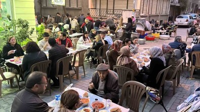 Mahalle Esnafi Ve Vatandaslar Ahilik Gelenegini Bir Kez Daha Yasatti