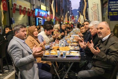 Tarihi Cadde Peyzaj Çalismasinin Ardindan Verilen Iftar Yemegi Ile Hizmete Açildi