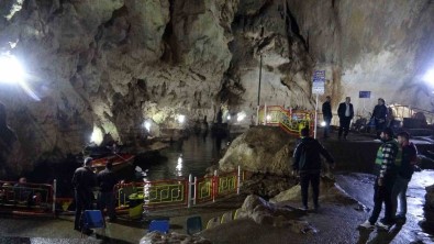 Yerin 80 Metre Altinda Göl Keyfi