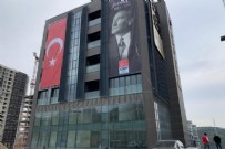  CHP İSTANBUL - CHP İl Başkanlığı binasına saldırı iddiasıyla yakalanan üç şüpheli serbest bırakıldı
