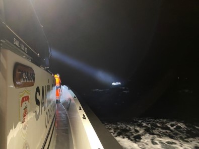 Ayvalik Açiklarinda 35 Düzensiz Göçmen Kurtarildi