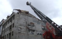 Güngören'de 5 Katli Binanin Çatisi Çöktü Açiklamasi 1 Yarali