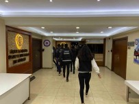 Kirmizi Bültenle Aranan Uyusturucu Baronu Ürfi Çetinkaya Ile 5 Suç Örgütü Üyesi Istanbul Emniyet Müdürlügüne Getirildi