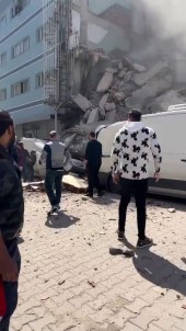 Güngören'de Metruk Bina Çöktü, 1 Bir Kisi Yarali Olarak Kurtarildi