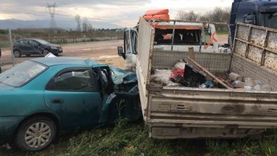 Kamyonet Ile Otomobil Çarpisti Açiklamasi 2 Yarali