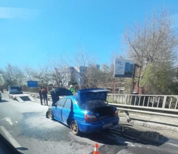 Yalova'da Seyir Halindeki Otomobil Alevlere Teslim Oldu