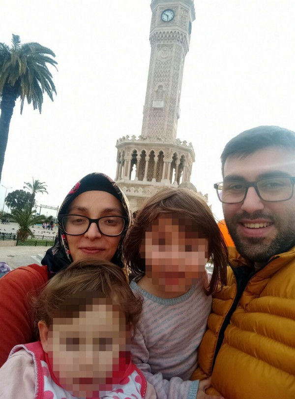 Manisa'da otomobil devrildi: Baba öldü, oğlu ve gelini yaralı