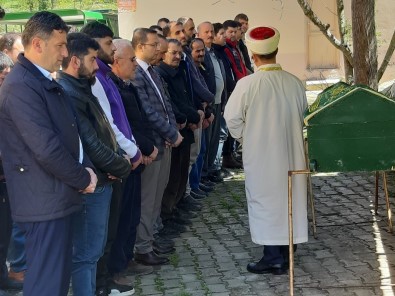 Ahsap Evde Çikan Yanginda Ölen Yasli Adam Topraga Verildi