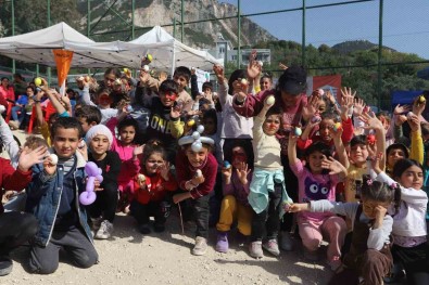Hatayli Depremzede Çocuklar 'Çocuk Senligi'ni Çok Sevdi