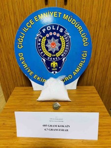 Izmir'de Polisten Kaçan Araçta Kokain Ele Geçirildi Açiklamasi 1 Tutuklama