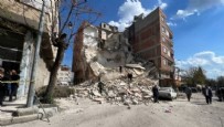 Kilis'te 5 katlı ağır hasarlı bina çöktü!