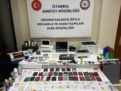 Sahte Pasaport Imal Eden 5 Süpheli Yakalandi
