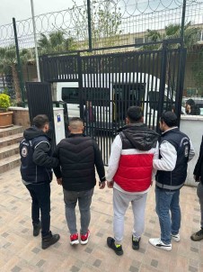 Izmir Polisinden Göçmen Kaçakçilarina Darbe Açiklamasi 5 Tutuklama