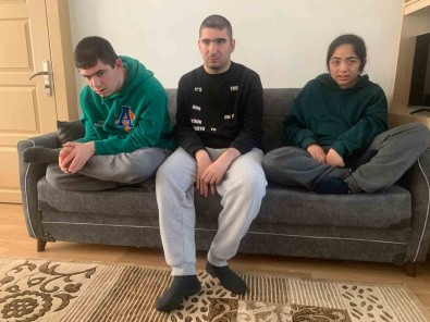 3 Agir Engelli Çocugu Ile Öztürk Çiftinin Yasam Mücadelesi
