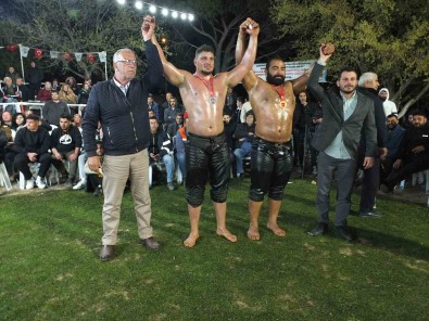 Balikesir'de Gece Güreslerini 5 Bin Kisi Izledi