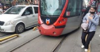  TRAMVAY İSTANBUL - Kabataş-Bağcılar seferini yapan tramvay raydan çıktı!
