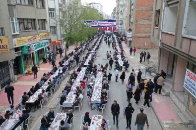 Elazig'da 5 Bin Vatandasin Katilimiyla Iftar Programi Düzenlendi