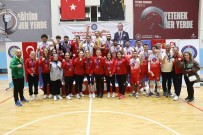 Gölcük'ün Isitme Engelliler Kadin Ve Erkek Voleybol Takimi 3. Kez Türkiye Sampiyonu Oldu Haberi