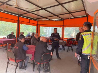 Karacasu Ve Efeler'de Traktör Sürücüleri Bilgilendirildi