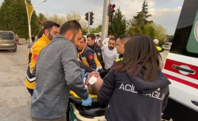 Kocaeli'de Iki Otomobil Çarpisti, Yol Trafige Kapandi Açiklamasi 5 Yarali