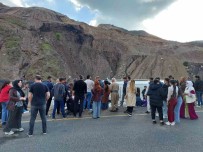 Sirnak'ta Yolcu Minibüsü Devrildi Açiklamasi 8 Yarali