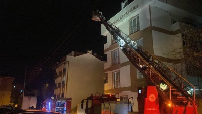 Tadilat Yapilan Çatida Yangin Çikti