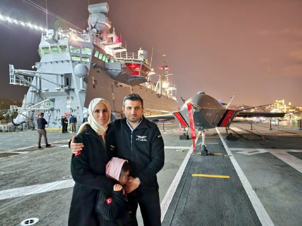 Selçuk Bayraktar TCG Anadolu'dan paylaştı: Kızılelma ve Bayraktar TB3 güvertede