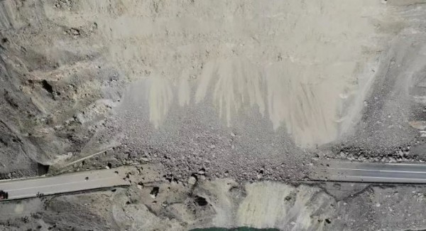 Artvin-Erzurum karayolunda heyelan!