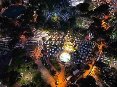 Menemenlilere Kadir Gecesi'nde Dev Iftar Sofrasi