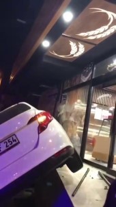 Pendik'te Kaza Yapan Araç Firina Daldi Açiklamasi 5 Kisi Yaralandi