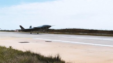 Selçuk Bayraktar Kızılelma'nın yeni uçuş görüntüsünü paylaştı: Göklere baharı getiren 'Kızılelma'