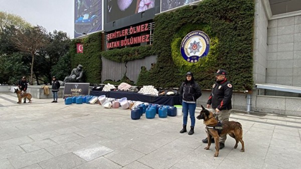 Zehir tacirlerine büyük darbe: İstanbul' da bin 205 kilogram uyuşturucu ele geçirildi