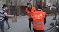 AK Partili Milletvekili Adayi Bagcilar'da Trafikte Vatandaslara Iftarlik Dagitti