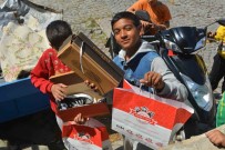Hayirsever Is Insanindan 350 Ihtiyaç Sahibi Çocuga Bayramlik Destegi