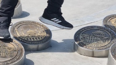 İBB, İstanbul'un cami motiflerini zemine yerleştirdi