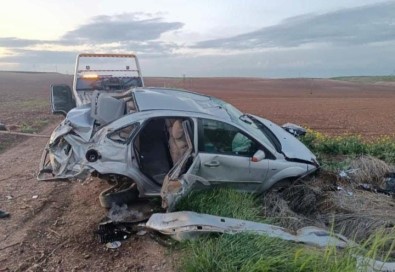 Kontrolden Çikan Otomobil Tarlaya Uçtu Açiklamasi 5 Yarali